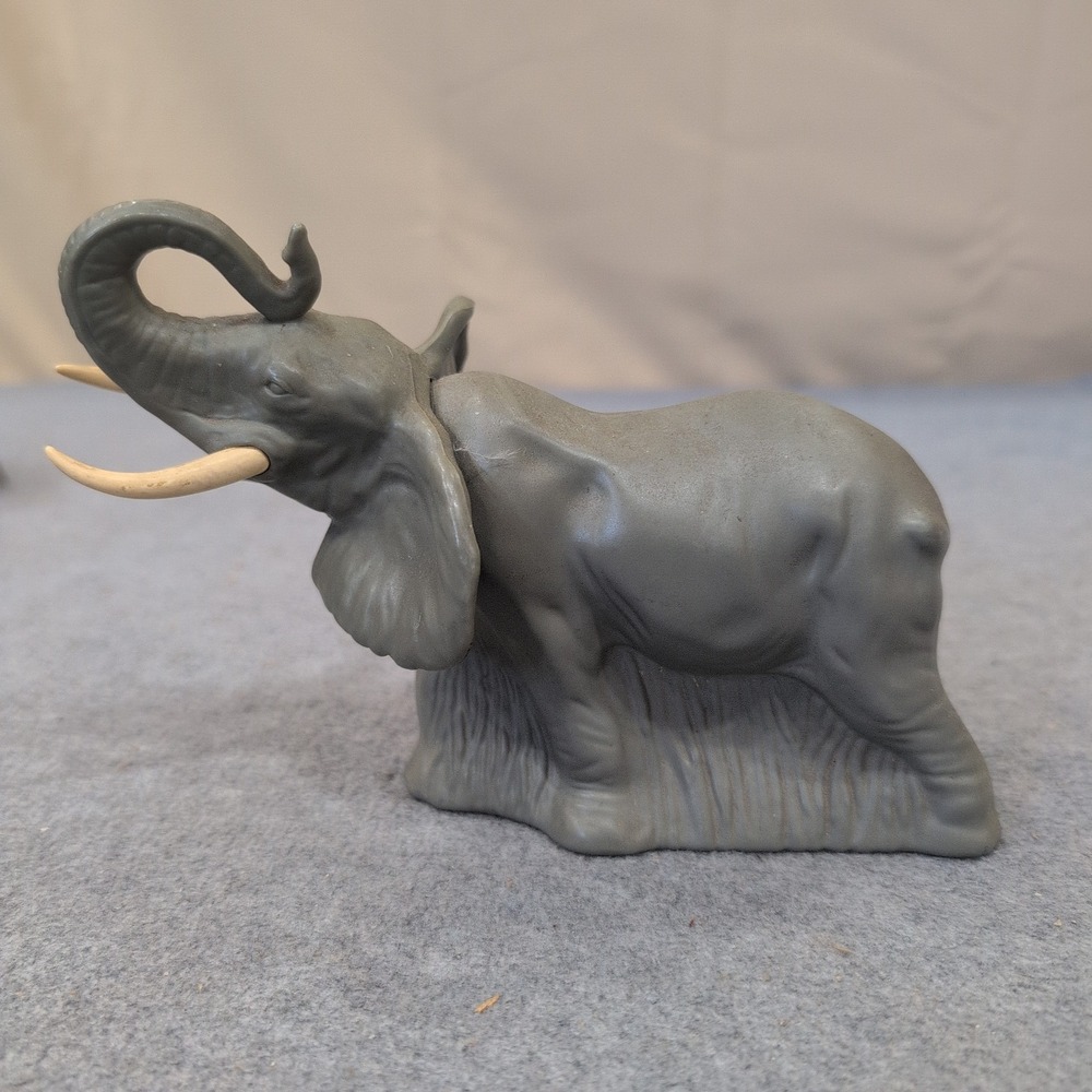Vintage Avon Majestic Elephant Wild Country After Shave Decanter Grey Glass - Picture 1 of 5